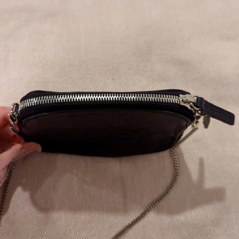 NWOT Crossbody Leather Purse With Chain Strap & Dust Bag (Korean Brand) - Picture 5 of 16